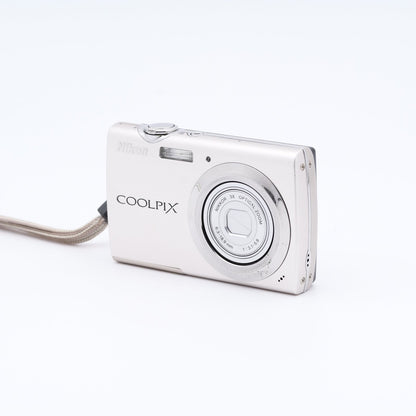 Nikon COOLPIX S230 ソリッドシルバー コンパクトデジタルカメラ ニコン
