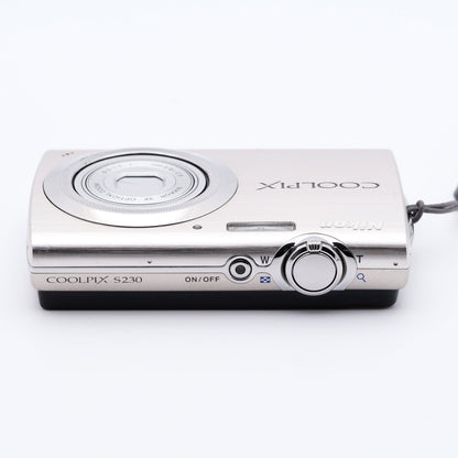 Nikon COOLPIX S230 ソリッドシルバー コンパクトデジタルカメラ ニコン