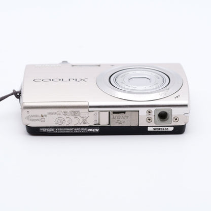 Nikon COOLPIX S230 ソリッドシルバー コンパクトデジタルカメラ ニコン