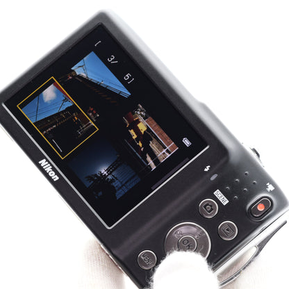 Nikon COOLPIX S3300 クリスタルシルバー コンパクトデジタルカメラ ニコン
