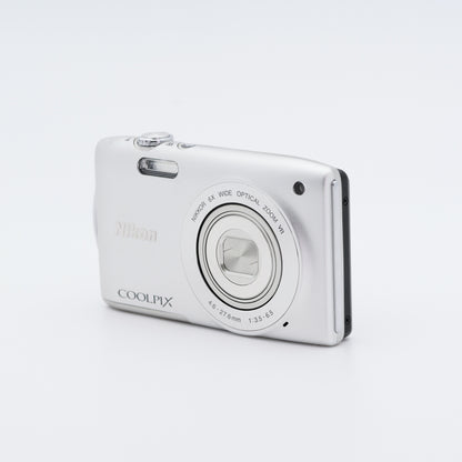 Nikon COOLPIX S3300 クリスタルシルバー コンパクトデジタルカメラ ニコン