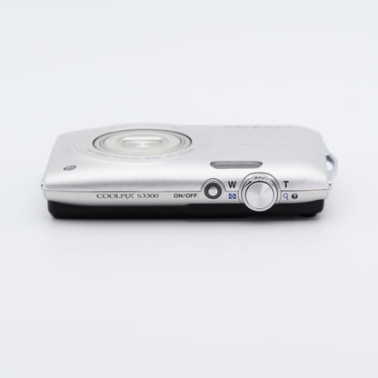 Nikon COOLPIX S3300 クリスタルシルバー コンパクトデジタルカメラ ニコン