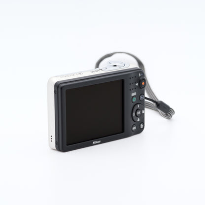 Nikon COOLPIX L30 シルバー コンパクトデジタルカメラ ニコン