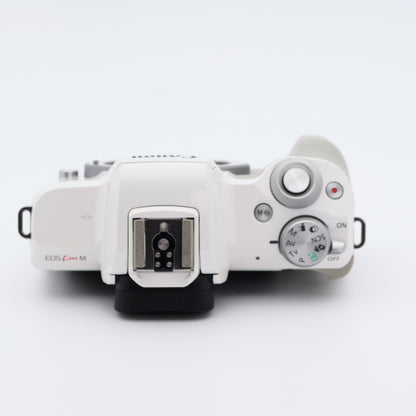 Canon EOS Kiss M ダブルズームキット ホワイト キヤノン EF-Mマウント