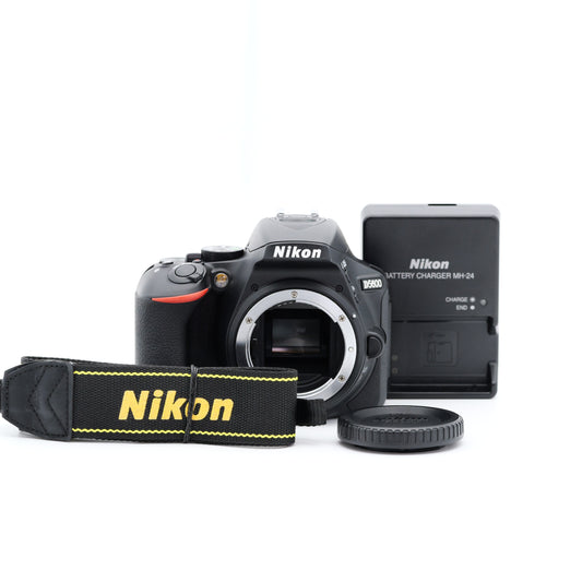 Nikon D5600 デジタル一眼レフ ニコン Fマウント