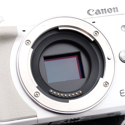Canon EOS M3 EF-M 15-45mm F3.5-6.3 IS STM ミラーレス一眼 キヤノン EF-Mマウント