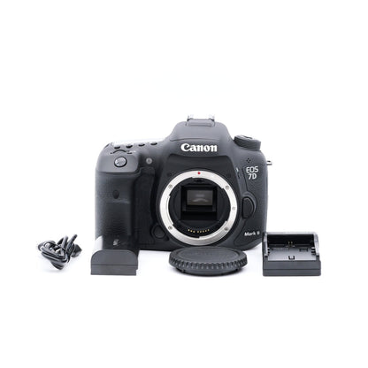 Canon EOS 7D MarkII デジタル一眼レフ キヤノン EF/EF-Sマウント