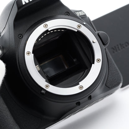 Nikon D5600 デジタル一眼レフ ニコン Fマウント